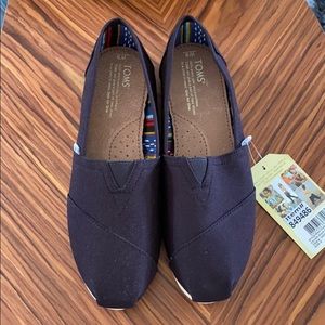 Classic Black TOMS